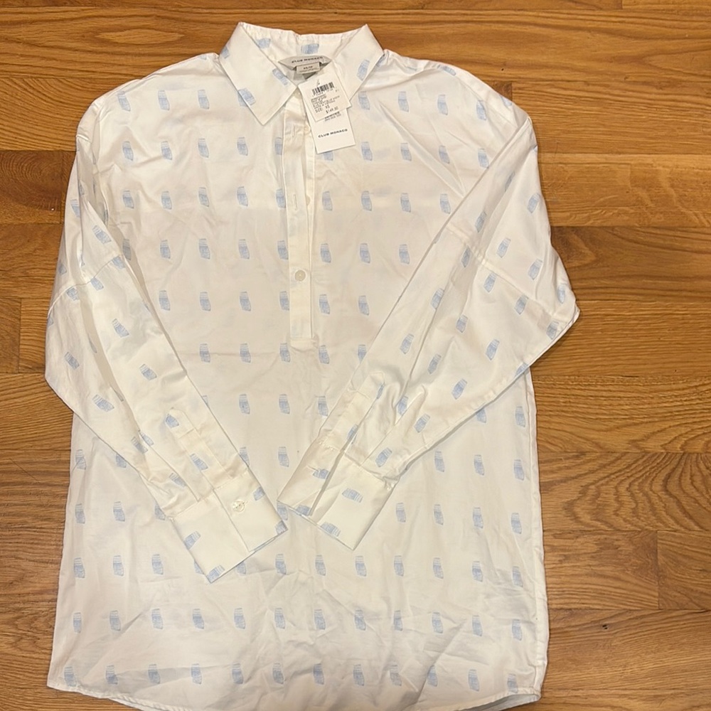 Club Monaco White and Blue Button Down Shirt with Subtle Pattern